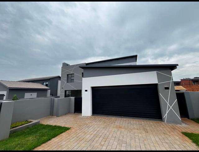 4 BEDROOM HOUSE FOR SALE IN FOUNTAINBROOK ESTATE